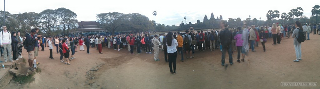 Angkor Archaeological Park - panorama Angkor Wat crowd 1