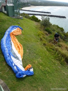 Australia random encounters - paragliding ready to go 2