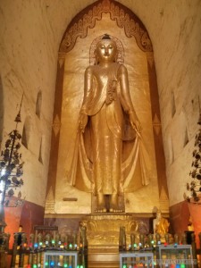 Bagan - Ananda buddha