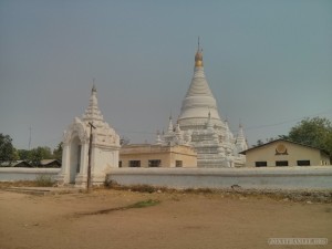 Bagan - buildings near Shwezigon pagoda 2