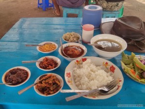 Bagan - delicious roadside lunch 1