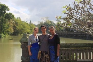Traveling around Bali - group photo 3