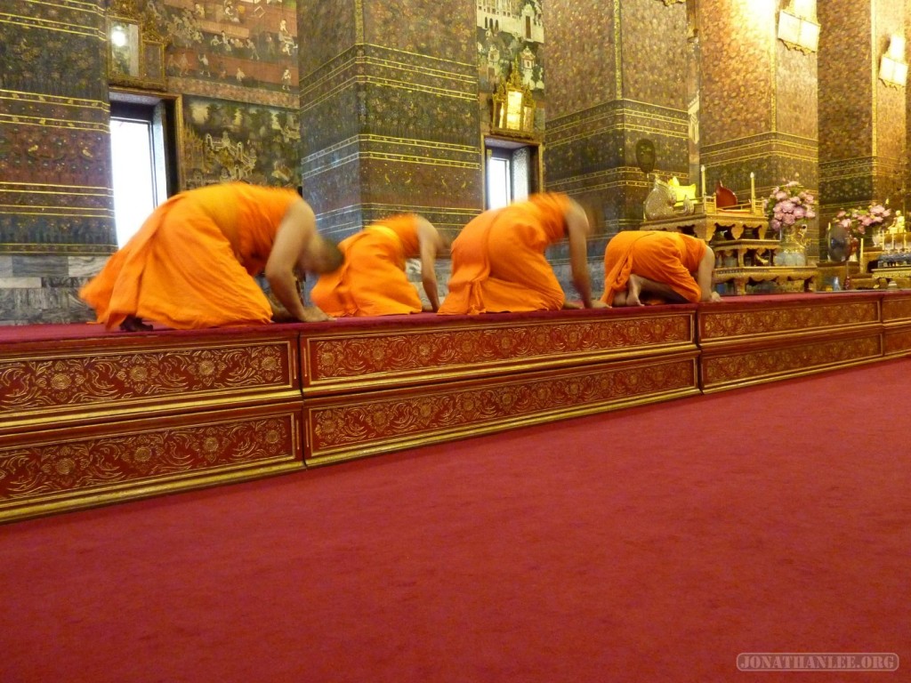 Bangkok meditation - monks 4