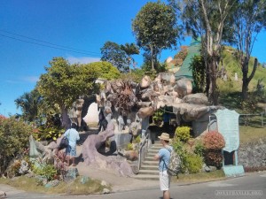 Bohol tour - chocolate hills stairs up