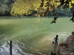 Bohol tour - swimming in river