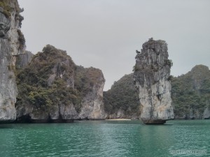 Cat Ba - Halong Bay tour pillar