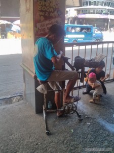 Cebu - mall peddlers foot powered