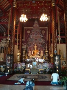 Chiang Mai - Wat Chiang Mon inside