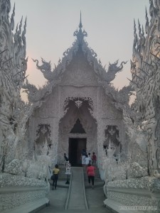 Chiang Rai - white temple entrance 2