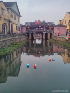 Hoi An - lanterns and Japanese bridge