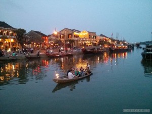 Hoi An - river at night 3