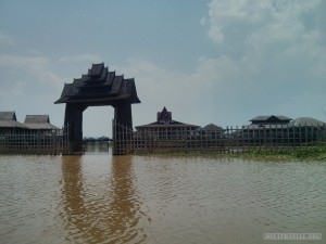 Inle Lake - boat tour floating resort