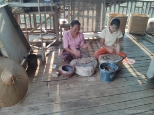 Inle Lake - boat tour paper making 1