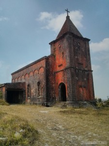 Kampot - Bokor old church