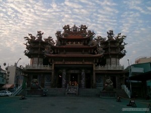 Kaohsiung - lotus pond another temple 2