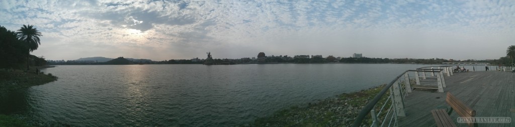 Kaohsiung - panorama lotus pond 1