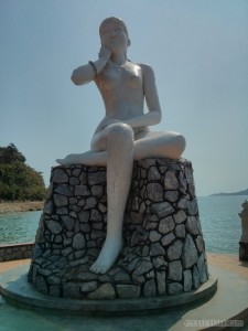 Kep - naked lady statue