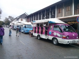 Luang Prabang - alms ceremony tour group