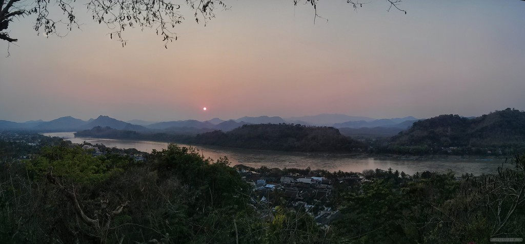 Luang Prabang - panorama Mount Phousi sunset