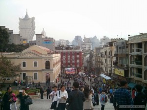 Macau - St Paul ruins crowd