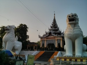 Mandalay - Mandalay hill entrance