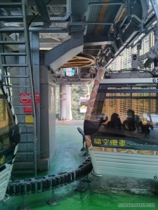 Maokong - gondola getting on