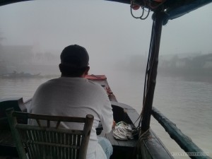 Mekong boat tour - fog driving