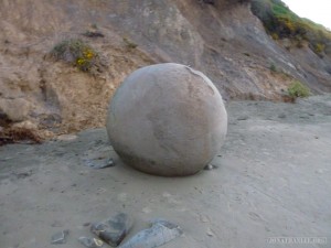 NZ South Island - Moeraki boulder