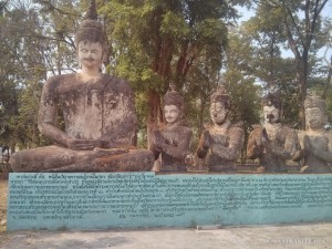 Nong Khai - Sala Keoku 16 races worshipping buddha