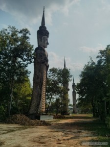 Nong Khai - Sala Keoku 27 tall statues