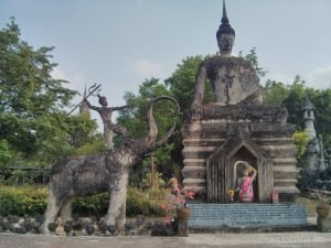 Nong Khai - Sala Keoku 37 man on elephant slaying buddha