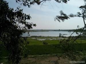 Phnom Penh - Choeung Ek fields and lake