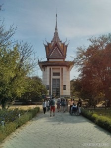 Phnom Penh - Choeung Ek pagoda 1