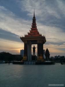 Phnom Penh - Lady Penh statue