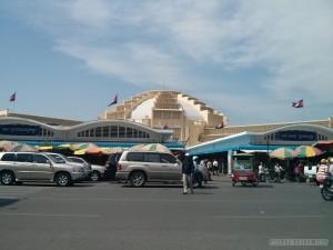 Phnom Penh - central market outside