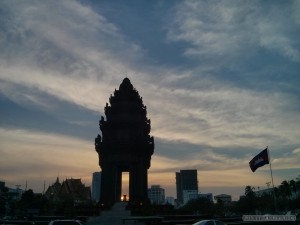 Phnom Penh - independence monument 2