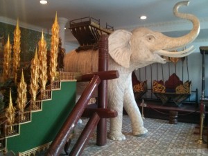 Phnom Penh - royal palace elephant stairs