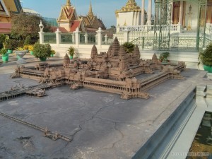 Phnom Penh - royal palace mini Angkor Wat 1
