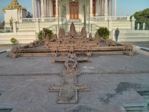 Phnom Penh - royal palace mini Angkor Wat 2