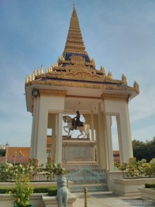 Phnom Penh - royal palace monument