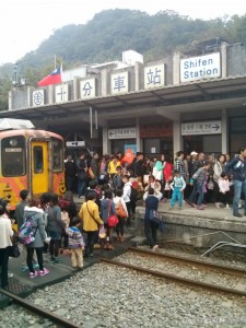 Pingxi - crowds on train