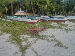 Port Barton - boats on beach