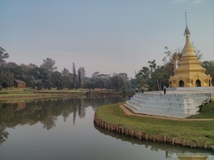 Pyin U Lwin - National Kandawgyi Gardens pagoda island 2