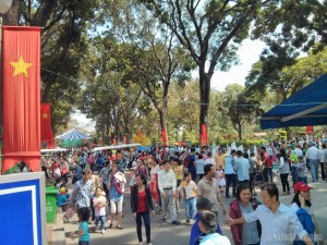 Saigon - crowded zoo