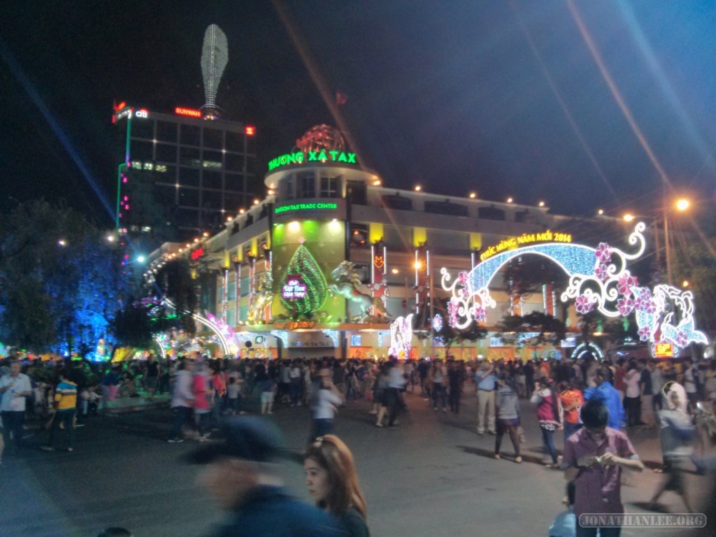 Saigon during Tet - Tet eve crowd