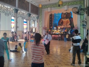 Saigon during Tet - pagoda praying