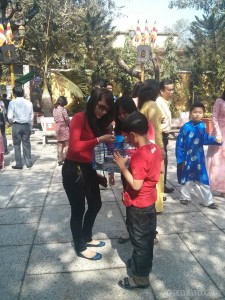 Saigon during Tet - pagoda releasing birds