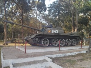 Saigon - reunification palace tank 1