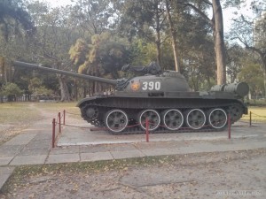 Saigon - reunification palace tank 2