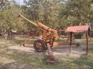 Siem Reap - war memorial cannon